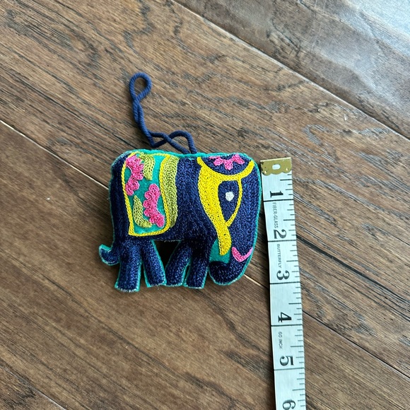 ⛄️ 50% off⛄️ Felt Elephant Ornament/Present Topper - Picture 3 of 4